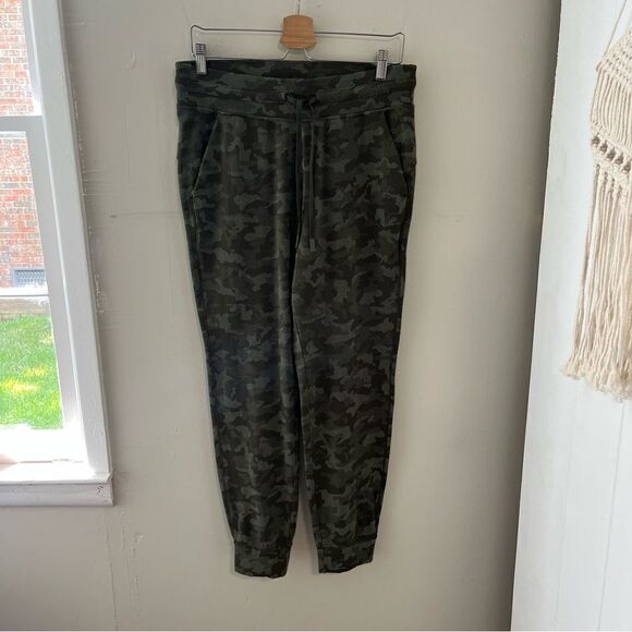 Lululemon Ready to Rulu Jogger 29"
Heritage Camo Dark Olive Green Twill - Picture 11 of 13